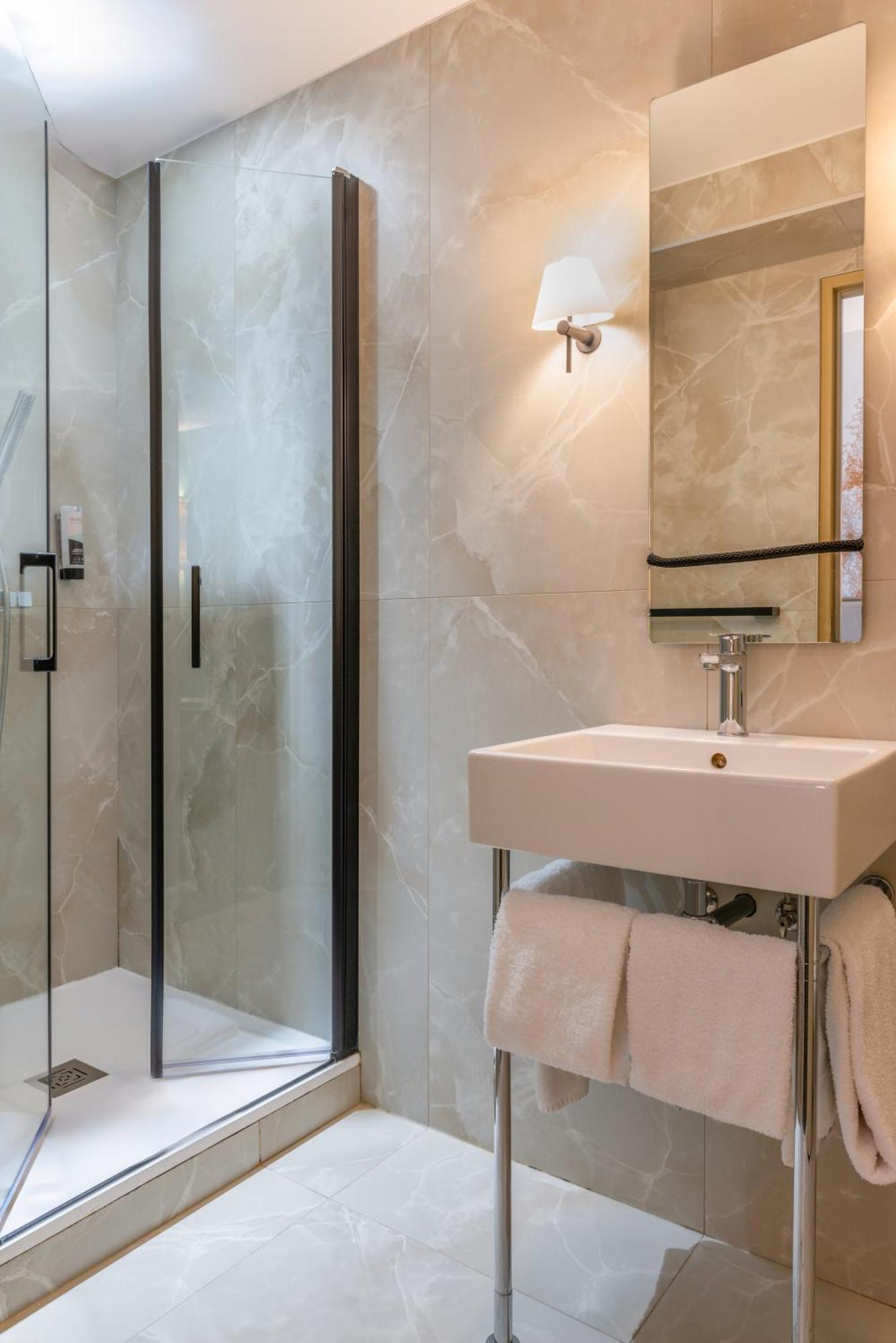 Avalon Aparthotel 3*