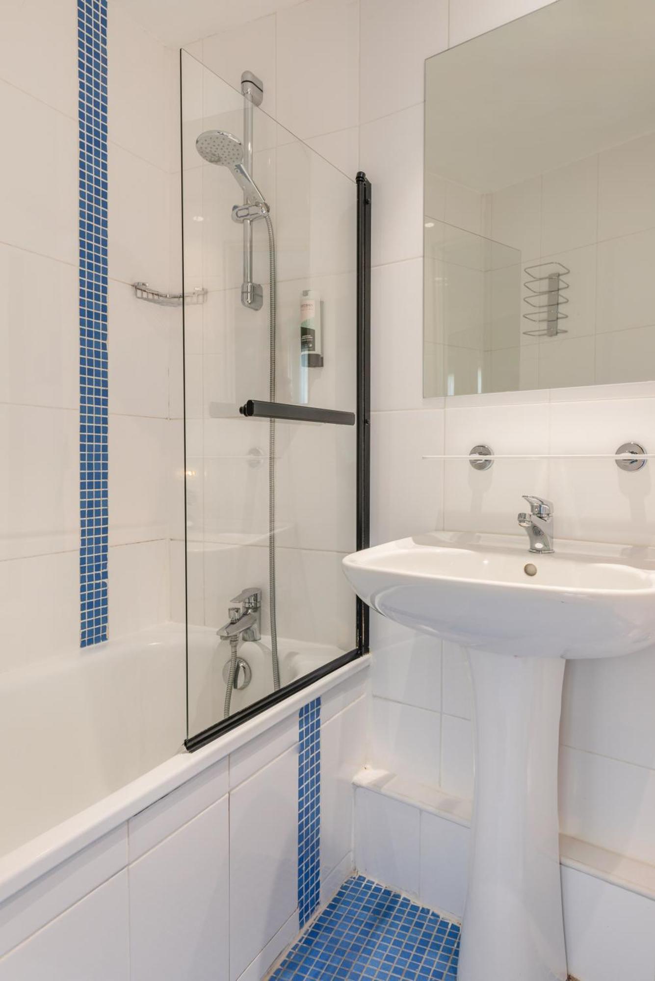 Avalon Aparthotel 3*